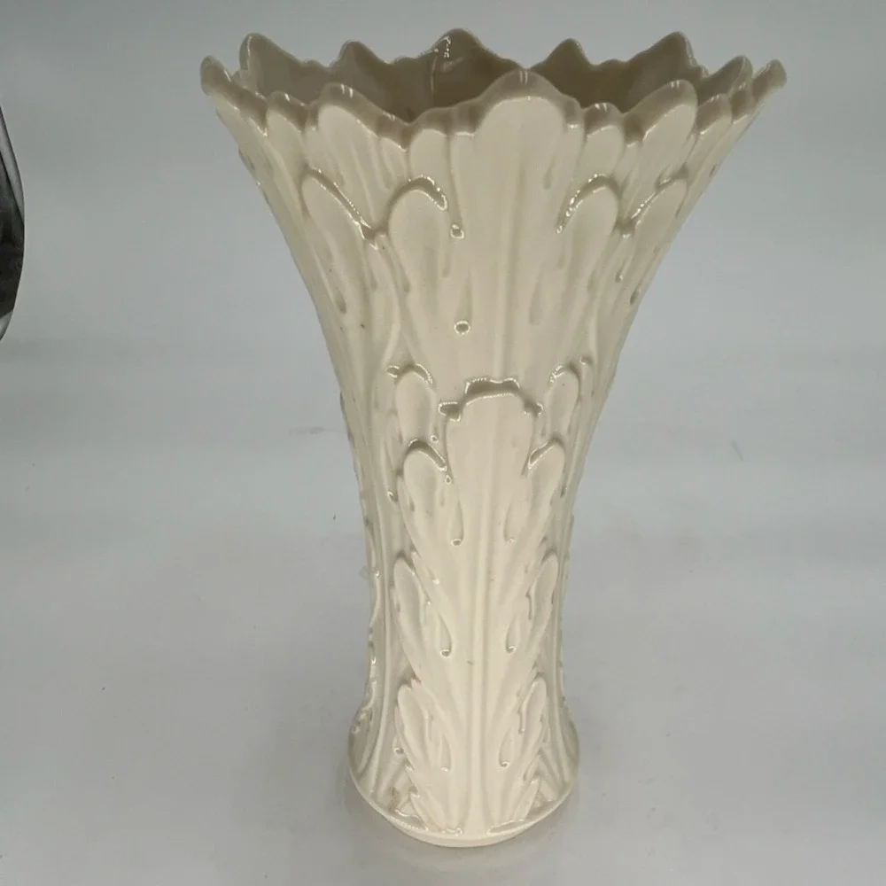 Lenox Porcelain Decorative Beige Glossy Vase North American Printed Backstamp